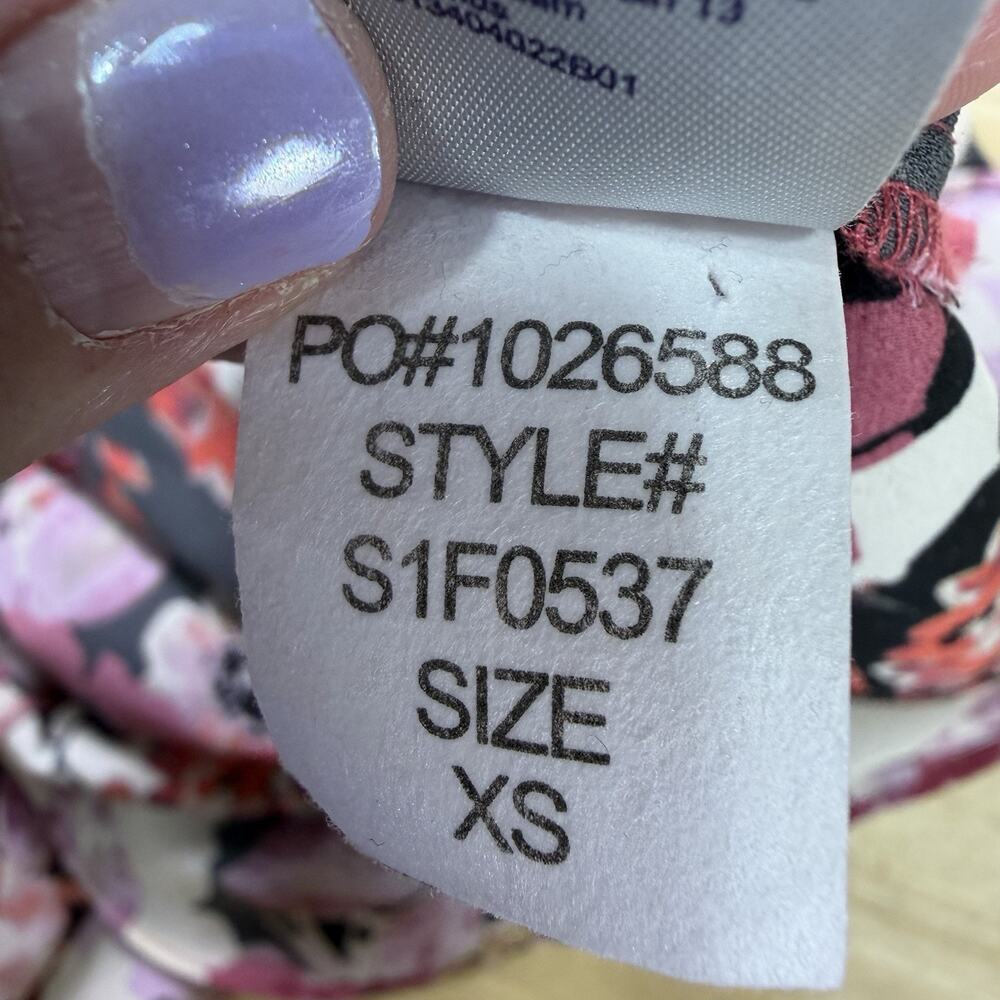 NYDJ Not your Daughters Jeans Pintuck Blouse Floral Pink XS Feminine Career - Picture 11 of 12